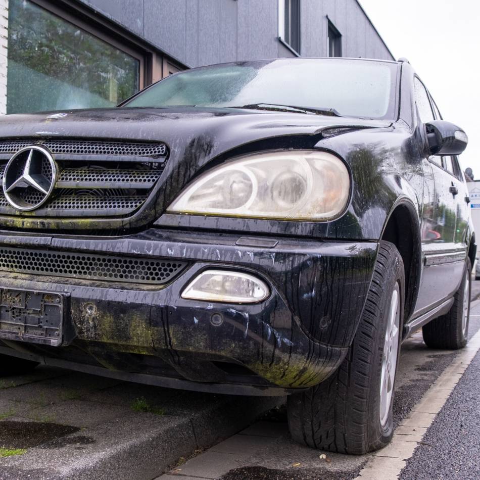 Öffentlicher Raum in Mönchengladbach: Wenn Schrottautos Parkraum blockieren