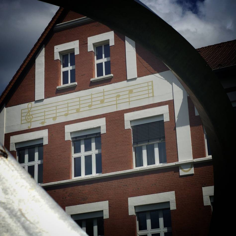Finanzkrise in Leverkusen: Eltern schlagen Alarm – Kahlschlag an Schulen droht