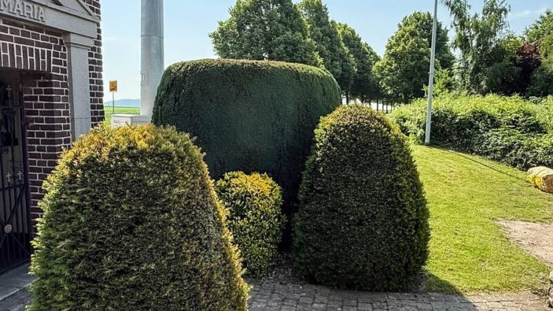 Müllsünde in Grevenbroich: Zwei Kubikmeter Glaswolle vor dem Fürther Kapellchen abgeladen
