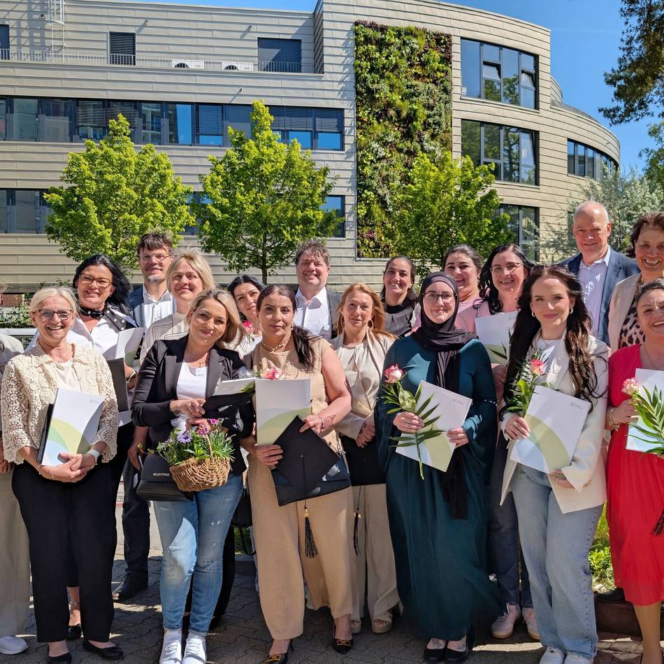 Ausbildung in Teilzeit: Klinikum Leverkusen bietet Job-Chance für Alleinerziehende