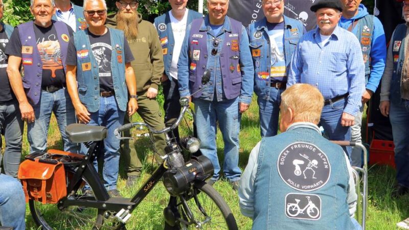 Frühlingsfest auf Waldspielplatz Bönninghardt: Solex-Freunde präsentieren ihre historischen Mofas