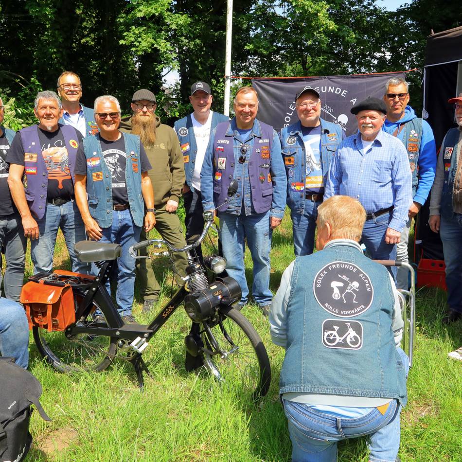 Frühlingsfest auf Waldspielplatz Bönninghardt: Solex-Freunde präsentieren ihre historischen Mofas
