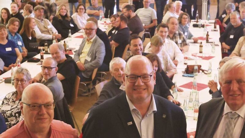 Minister bei Arbeitnehmerempfang in Leverkusen: „Die Beschäftigten sind nicht schuld an der Krise“