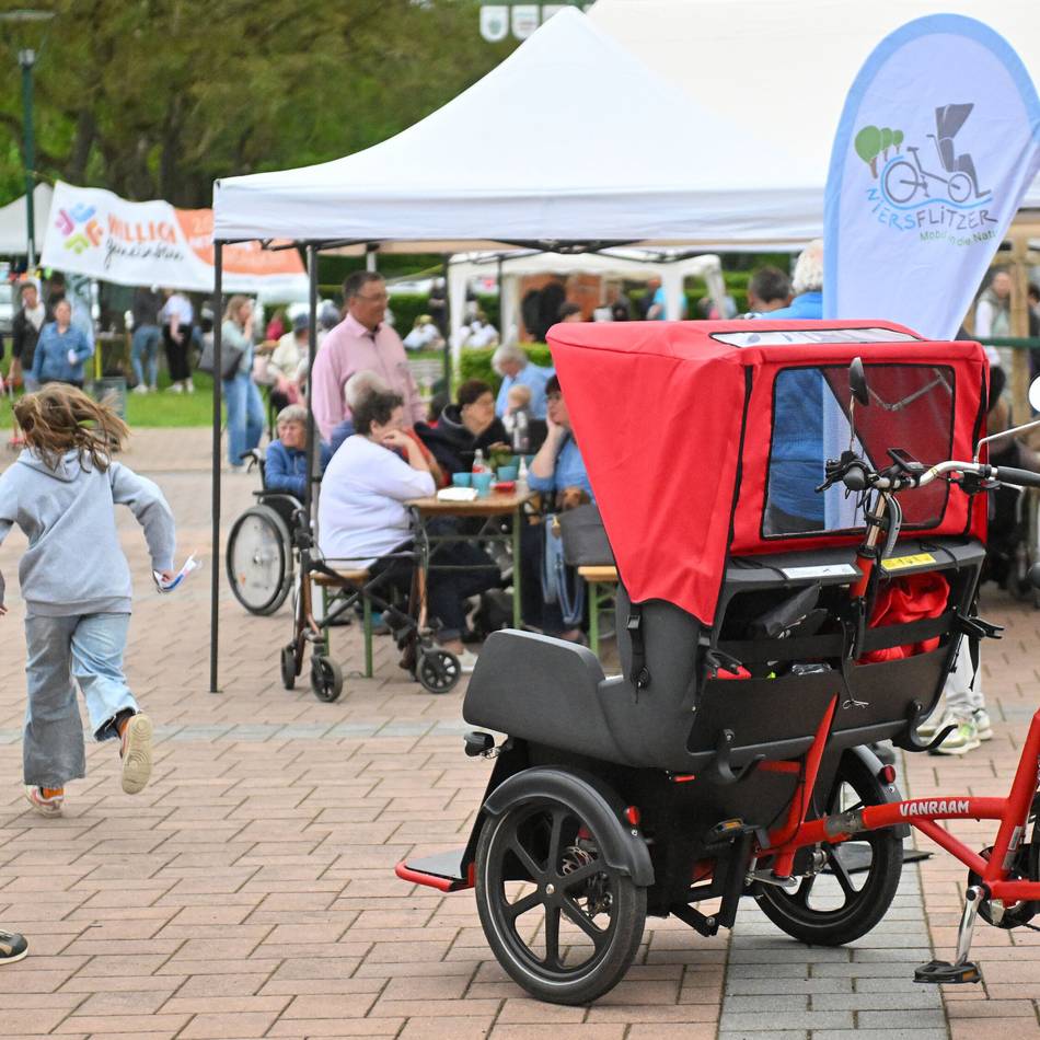 Nachbarschaftsfest in Neersen: Neersener feiern gemeinsam auf dem Minoritenplatz