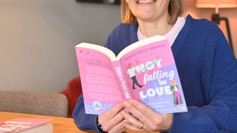 „New Romance“ in der Bibliothek im Brauhaus: Peaches Keeley Anderson liest in Schiefbahn