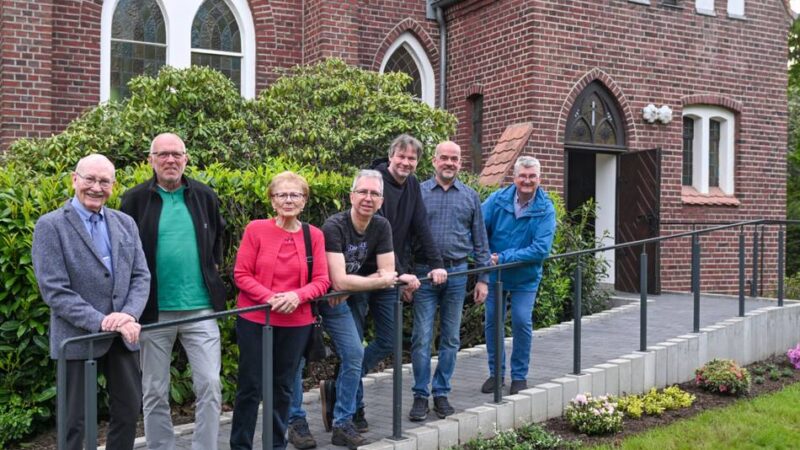 Evangelische Kirche in Anrath: Neue Rampe erleichtert den Besuch des Gotteshauses