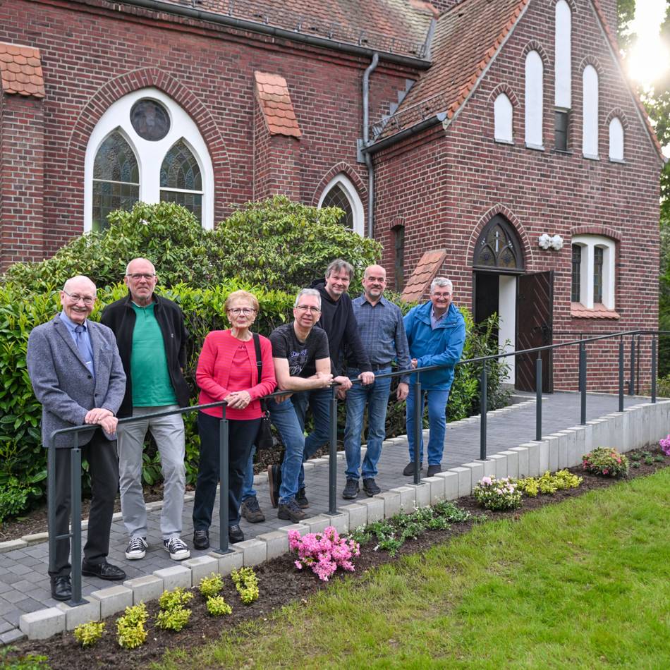 Evangelische Kirche in Anrath: Neue Rampe erleichtert den Besuch des Gotteshauses