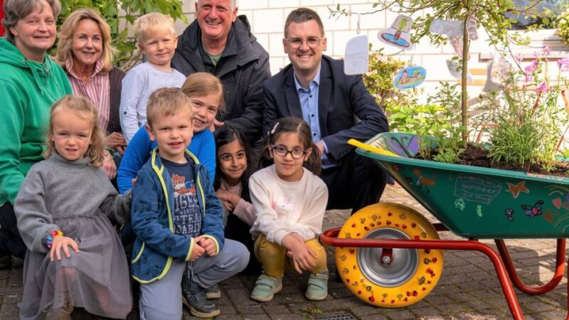 Aktion im Jubiläumsjahr: Kinder lassen Stadtbild erblühen