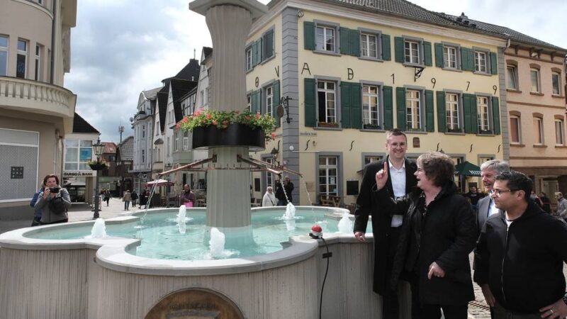 Ratinger Wahrzeichen wieder in Betrieb: Der Löwenbrunnen sprudelt wieder