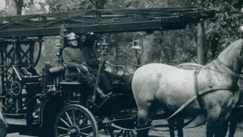125 Jahre Jubiläum in Mönchengladbach: Als die Feuerwehr noch mit der Kutsche fuhr