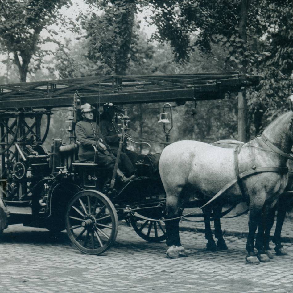 125 Jahre Jubiläum in Mönchengladbach: Als die Feuerwehr noch mit der Kutsche fuhr