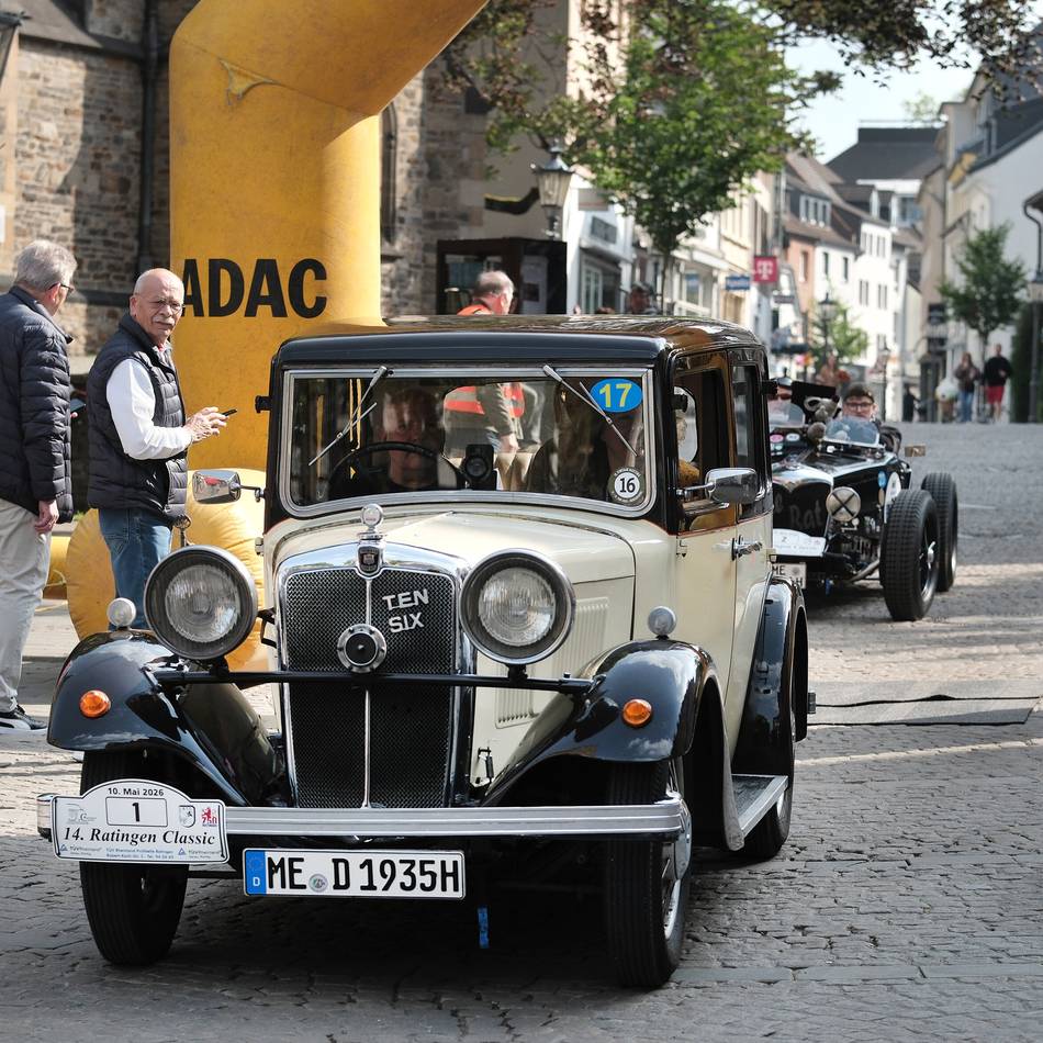 Ratingen Classic: Oldtimer präsentieren sich in der Innenstadt