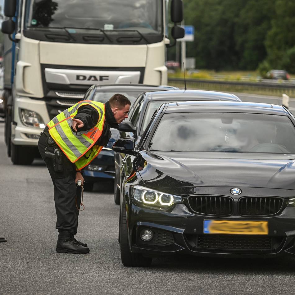 „Situation für viele Menschen frustrierend“: Polizei sucht Zeugen nach tödlichem Unfall im Stau vor Grenzkontrollen