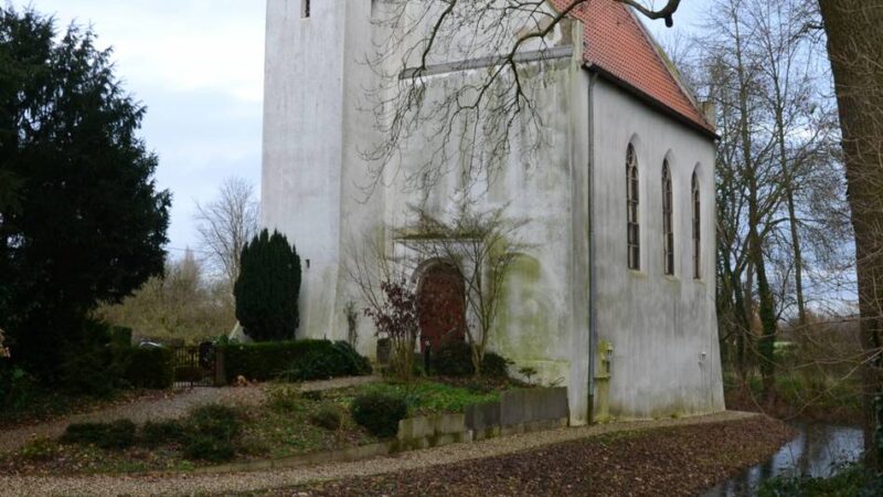 Station der „Niederrheintour“: Bananensprayer zeigt „Werkblock Religion“ in Kirche Mörmter
