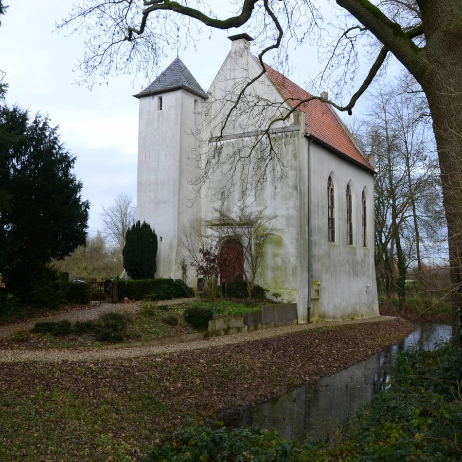 Station der „Niederrheintour“: Bananensprayer zeigt „Werkblock Religion“ in Kirche Mörmter