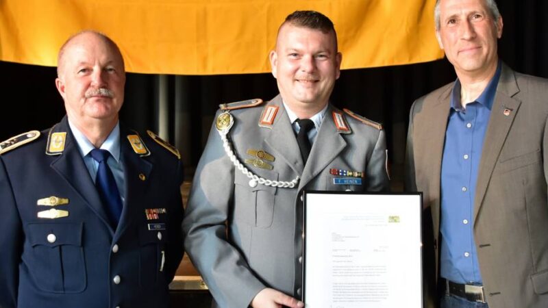 Jubiläumsfest der Reservisten in Dormagen: Fluthelfer erhält Auszeichnung 13 Jahre nach Einsatz
