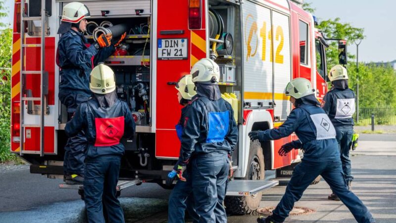 Leistungsnachweis im Kreis Wesel: Weingummi und Wettkampf – so motiviert die Feuerwehr ihre Leute