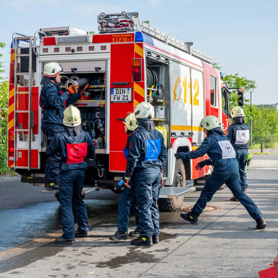 Leistungsnachweis im Kreis Wesel: Weingummi und Wettkampf – so motiviert die Feuerwehr ihre Leute