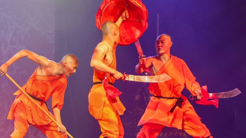 Spektakulärer Auftritt in Mönchengladbach: Stehende Ovationen für die Kampfkunst der Shaolin-Mönche