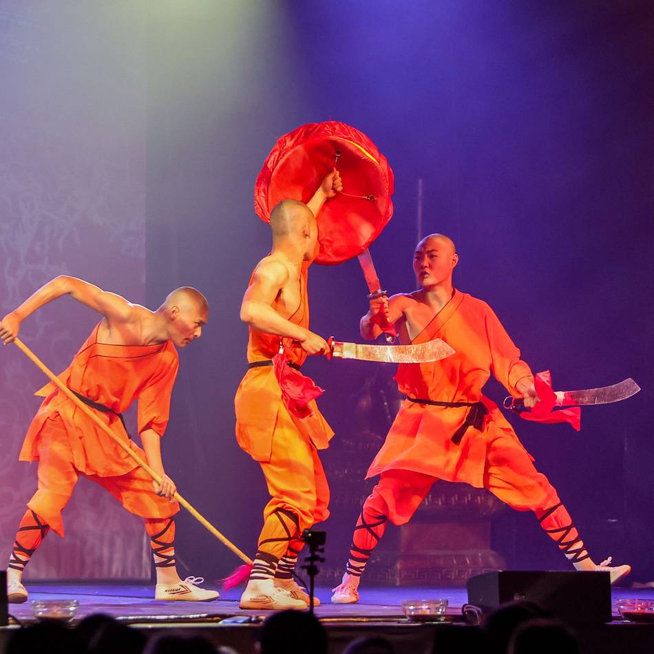 Spektakulärer Auftritt in Mönchengladbach: Stehende Ovationen für die Kampfkunst der Shaolin-Mönche