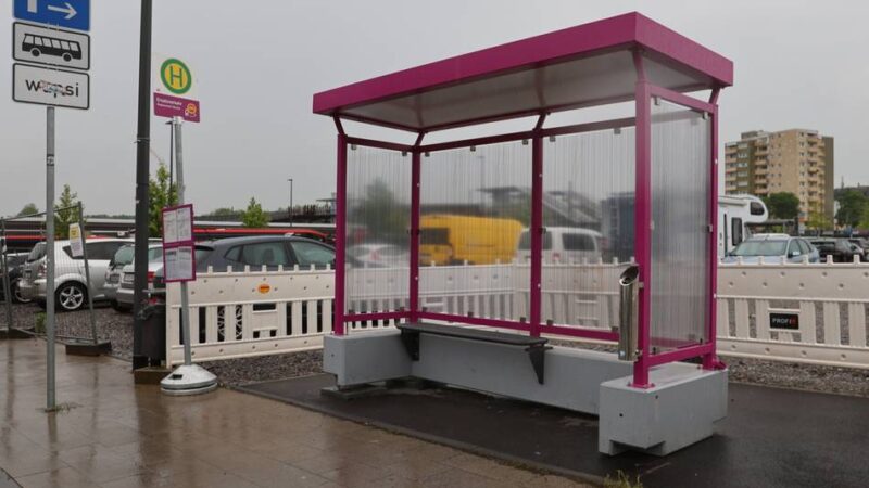 Schienenersatzverkehr in Leverkusen: Bahnkunden stehen in Opladen nicht mehr im Regen