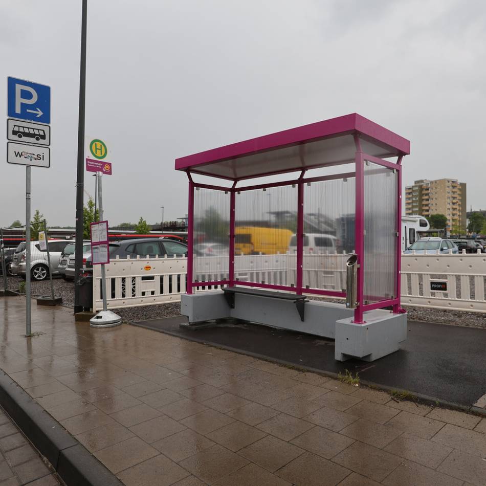 Schienenersatzverkehr in Leverkusen: Bahnkunden stehen in Opladen nicht mehr im Regen