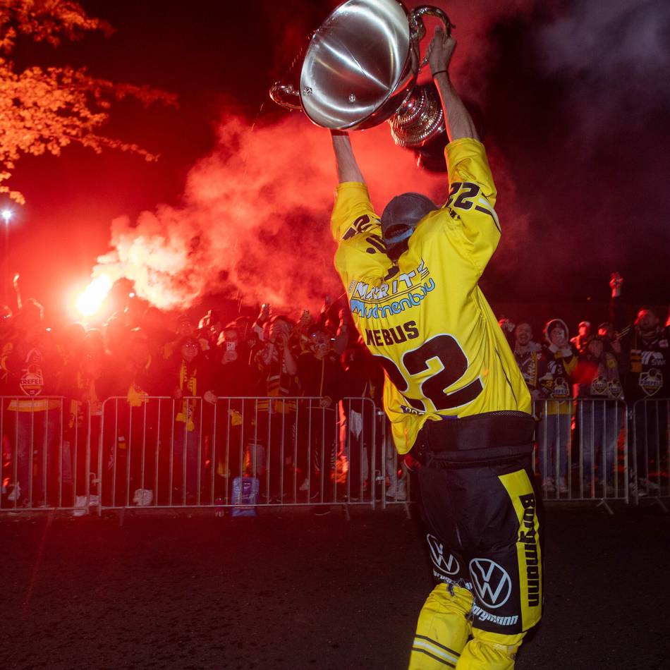 Verteidiger der Krefeld Pinguine: Der DEL2-Meister, der fast beim 1. FC Köln gelandet wäre