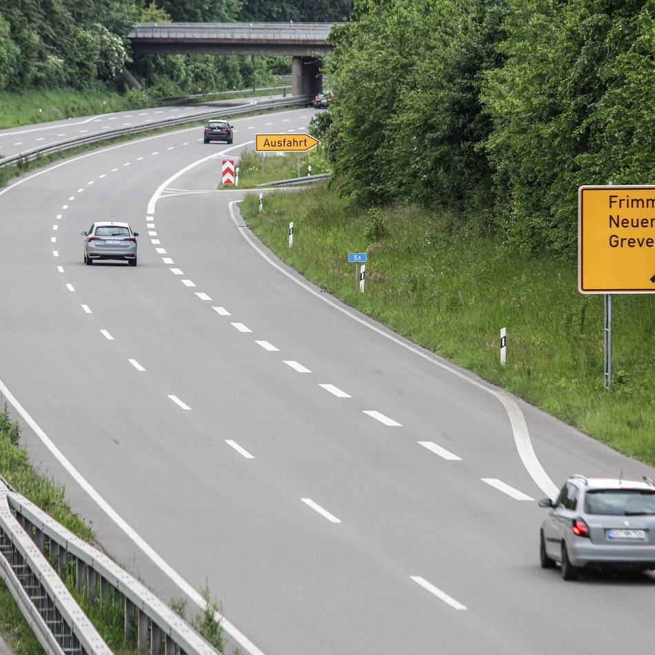 Frühere A540 bei Grevenbroich: Schilder-Tausch auf der B59 kostet rund 165.000 Euro