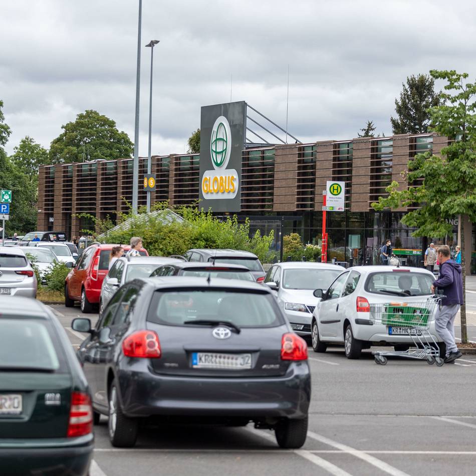 Landgericht Krefeld: Polizistin mitgeschleift – Anklage wegen versuchten Totschlags