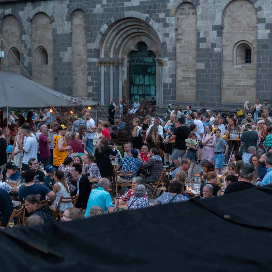 Weinzelt der Pfadfinder: Der Kontrapunkt zum Trubel auf der Xantener Kirmes