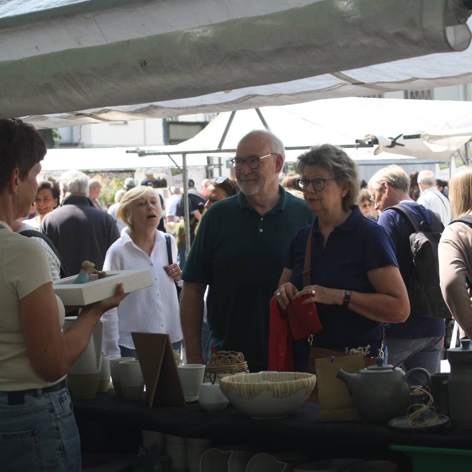 „Op dä Maat“ in Krefeld: Zwischen Keramikkunst und Tapas-Duft