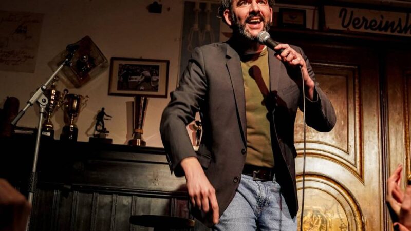 Poetry-Slam in Langenfeld: Bonner Wort-Akrobat gewinnt packenden Slam-Abend