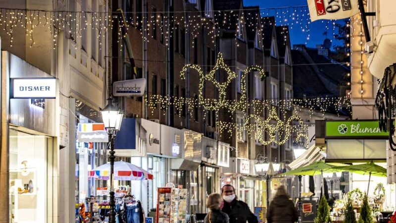 Bolzen aus Wand gebrochen: Sicherheitsrisiko – Weihnachtsbeleuchtung droht das Aus