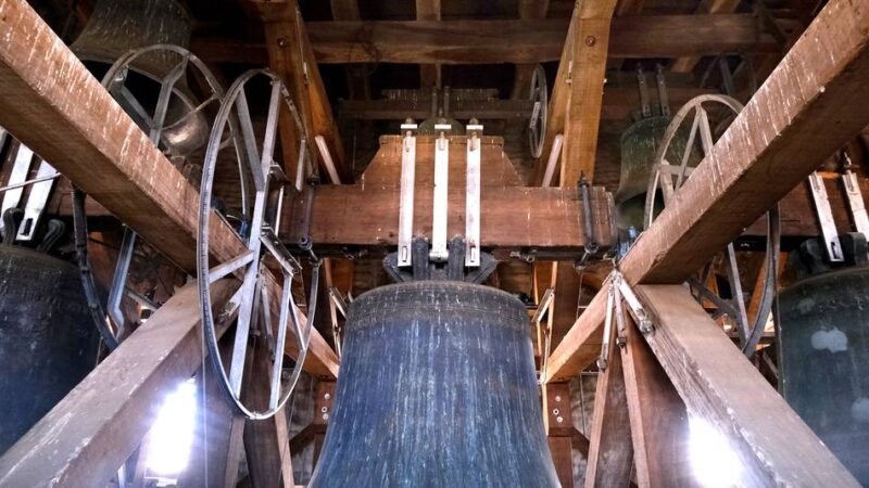 In der Ratinger Innenstadt: Glockenfest am Glaspavillon St. Peter und Paul