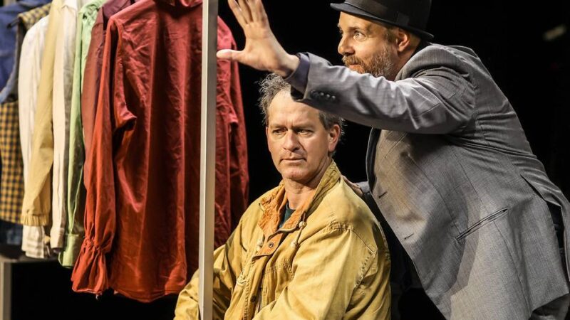 Uraufführung im Neusser Theater am Schlachthof: Menschliche Werte von der Kleiderstange