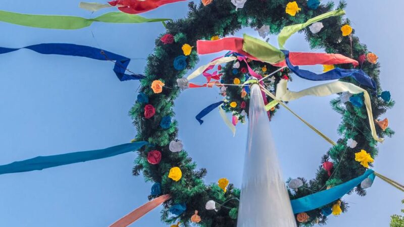Tanz in den Mai in Neuss-Grefrath: Party im Festzelt – Vorplatz geräumt