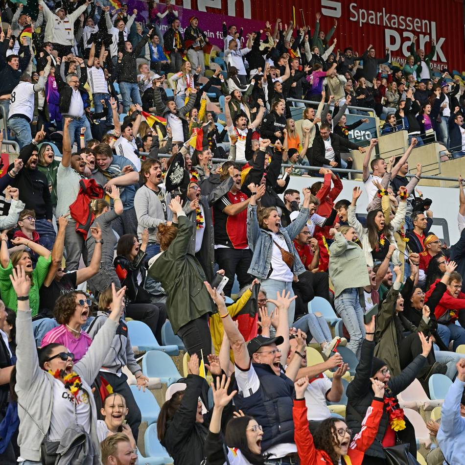 Public Viewing in Mönchengladbach 2026: Acht Orte für WM-Rudelgucken – und welche Regeln gelten