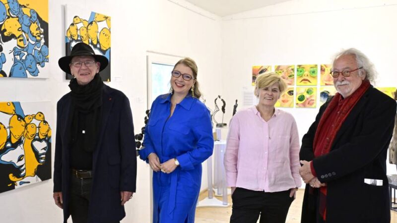 Präsentation im K37: Vier Künstler zeigen Skulpturen aus Treibholz und Bilder mit Leerstellen