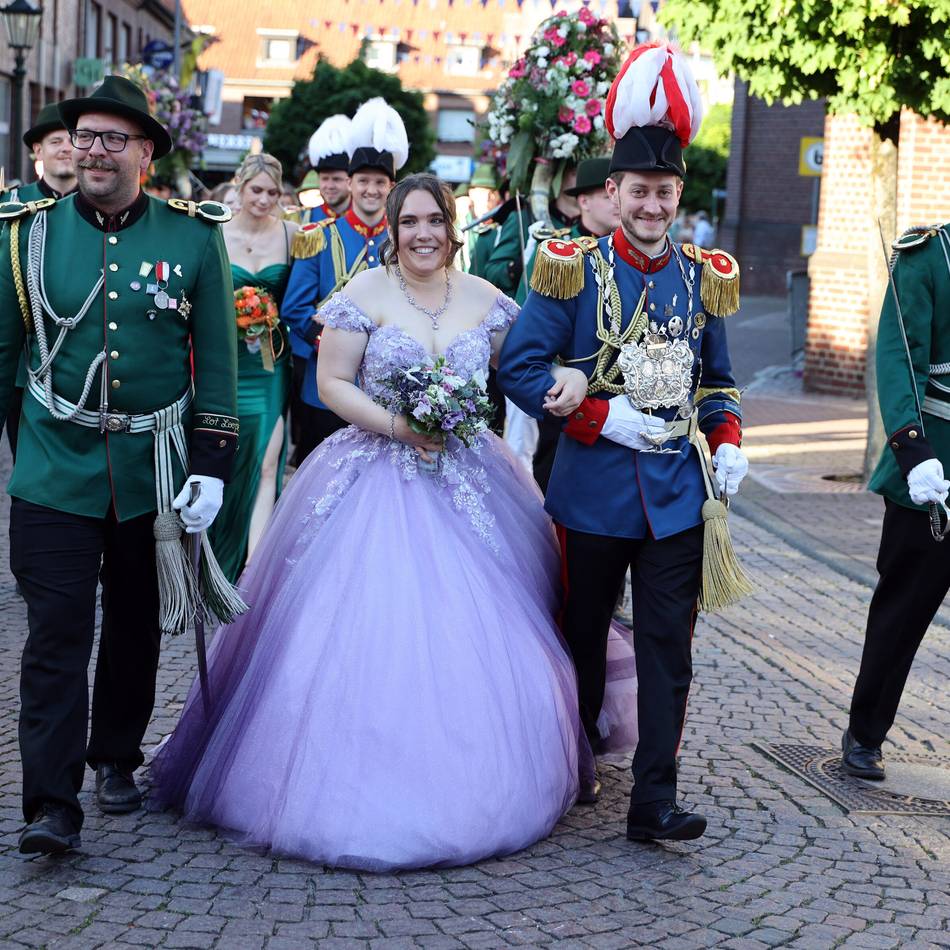 Unges Pengste 2026: Viele Schaulustige beim zweiten Catwalk durch Korschenbroich