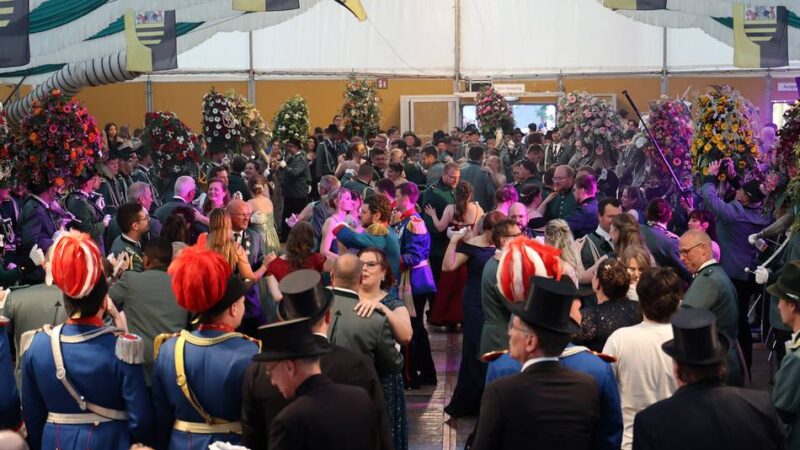 Unges Pengste 2026: Ein letzter Tanz beim Königsball im Festzelt
