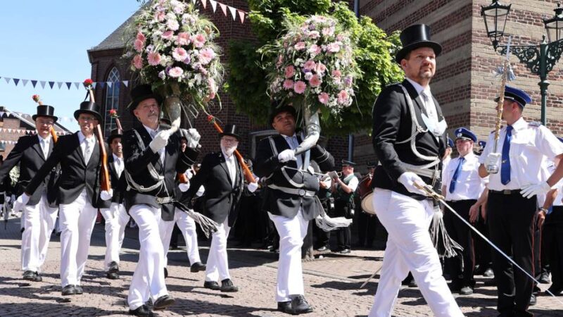 Unges Pengste 2026: 1600 Schützen ziehen durch Korschenbroich – bei 30 Grad