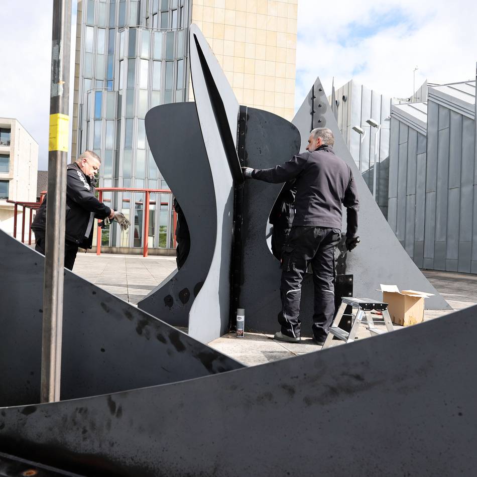 Kunst in Mönchengladbach: Wie eine Skulptur von Alexander Calder aufwendig restauriert wird