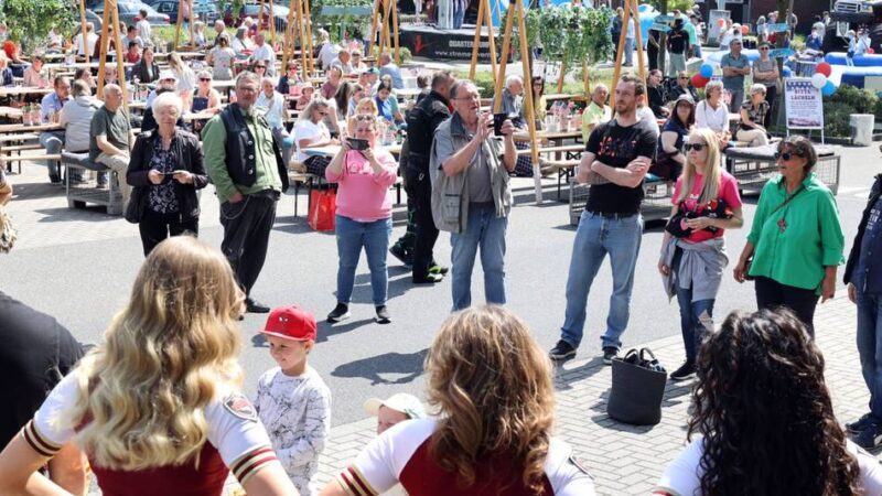 Familientag bei Schaffrath in Mönchengladbach: Cheerleader und Monstertrucks locken zum „All American Day“