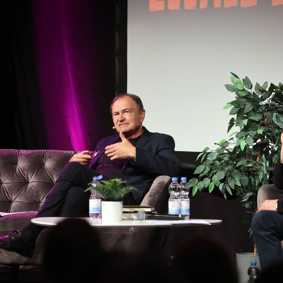 Talkshow in Mönchengladbach: Ewald Lienen liefert verblüffende Einblicke in die frühere Welt des Profifußballs
