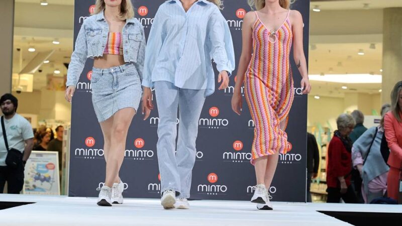 Fashion Days 2026 in Mönchengladbach: Tanzender Roboter und KI-Moderator im Einkaufszentrum Minto