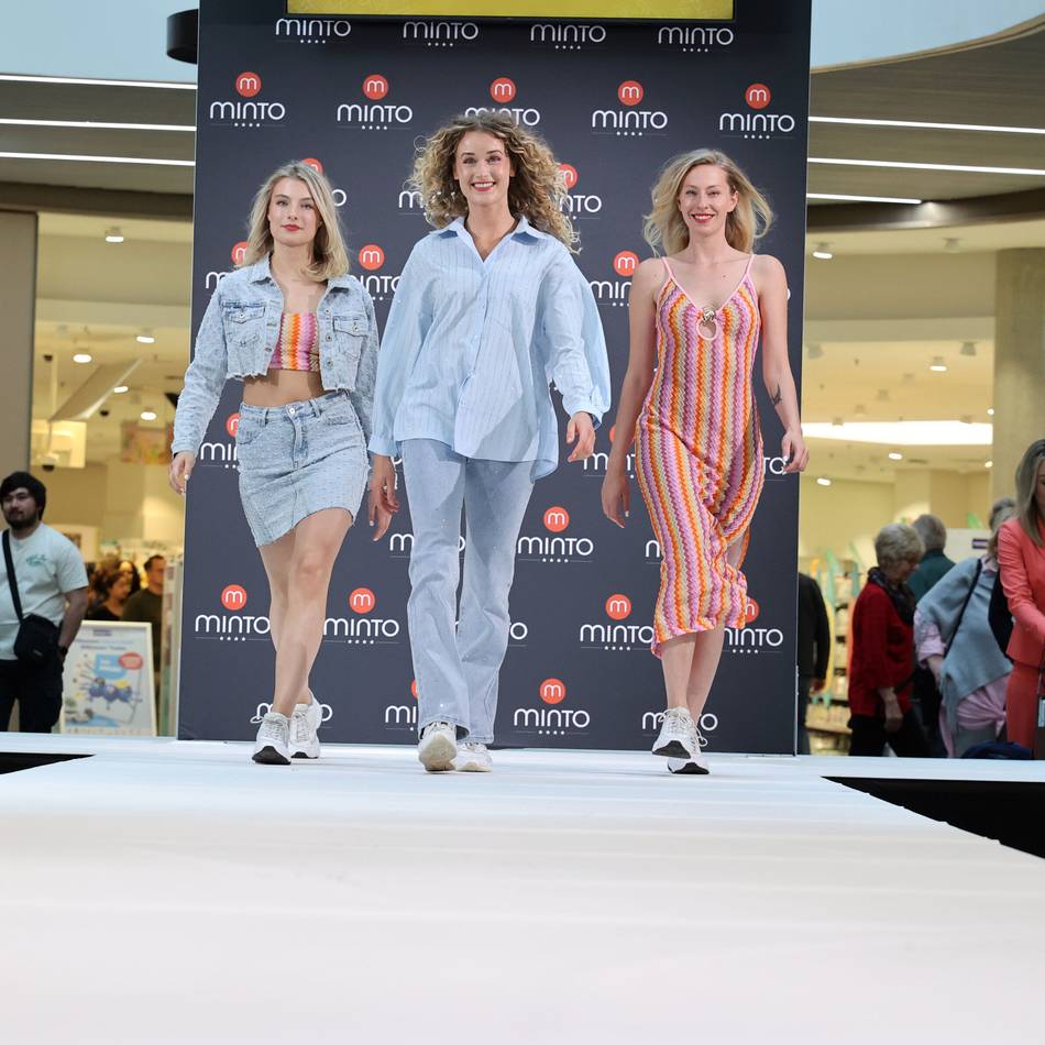 Fashion Days 2026 in Mönchengladbach: Tanzender Roboter und KI-Moderator im Einkaufszentrum Minto