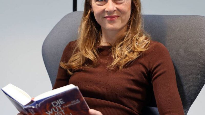 Lesung in Mönchenglach: Wie Anja Kampmanns neuer Roman dunkle Vergangenheit mit Gegenwart verknüpft