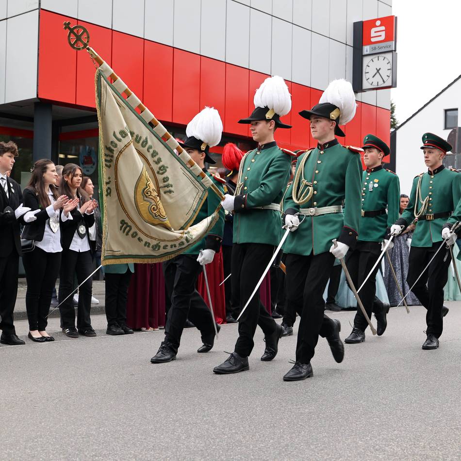 Heimatfest in Mönchengladbach: St.-Nikolaus-Schützen feiern mit Vogelschuss und Parade
