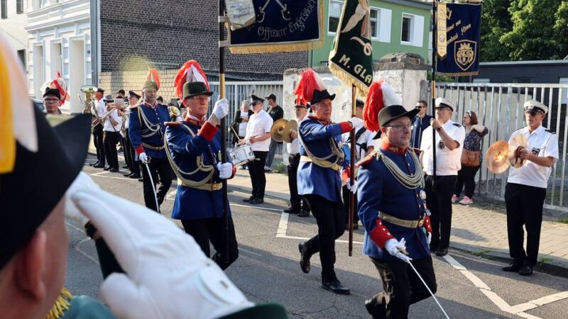 Schützenfest-Saison in Mönchengladbach: Ein glücklicher König und hohe Ehrungen im Westend