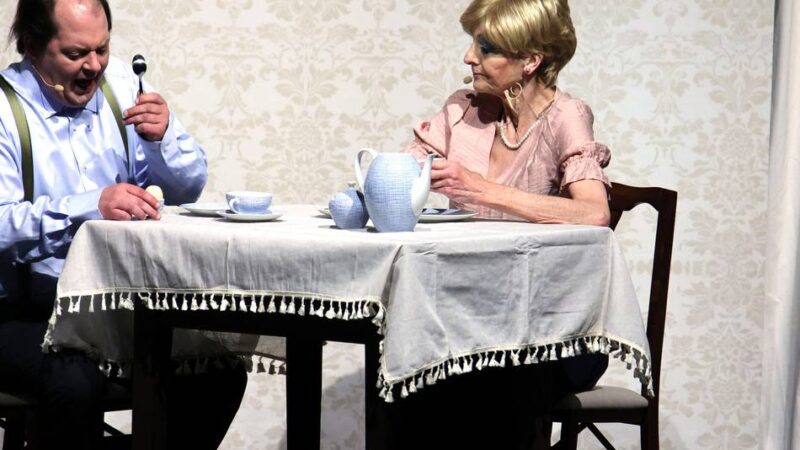 „Der große Loriot-Abend“ in Mönchengladbach: Ein Sofa, zwei Herren und unzählige Lacher